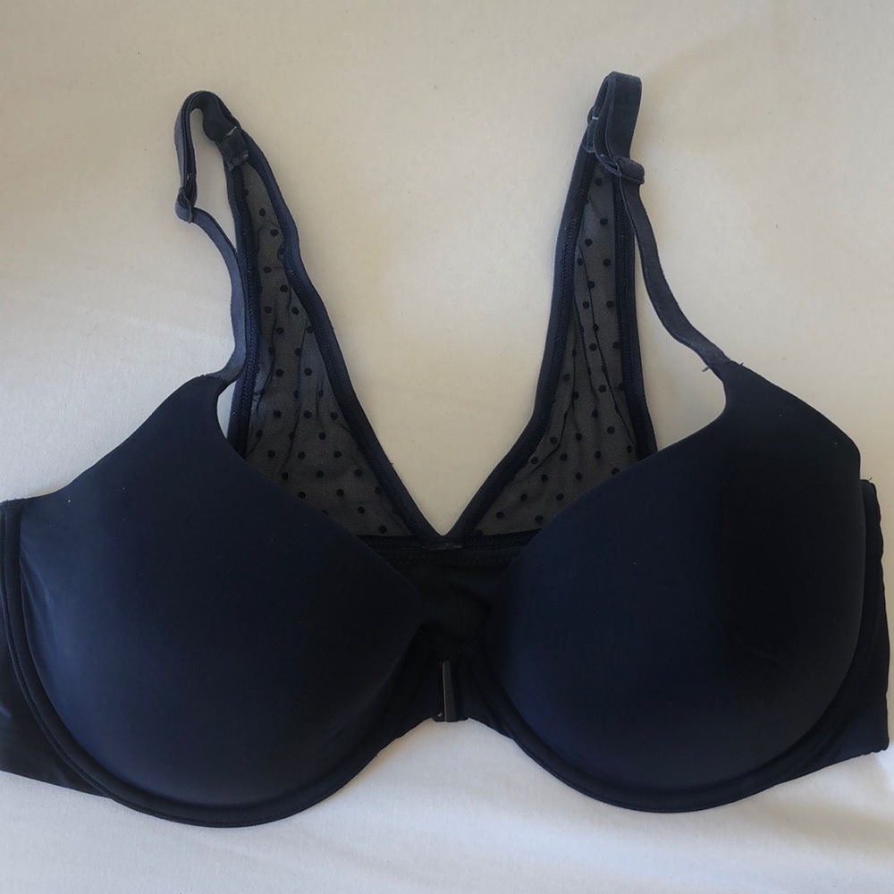 Victoria’s Secret Front-Clip bra size 34DD